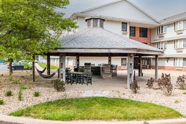 Outdoor Living/Kitchen