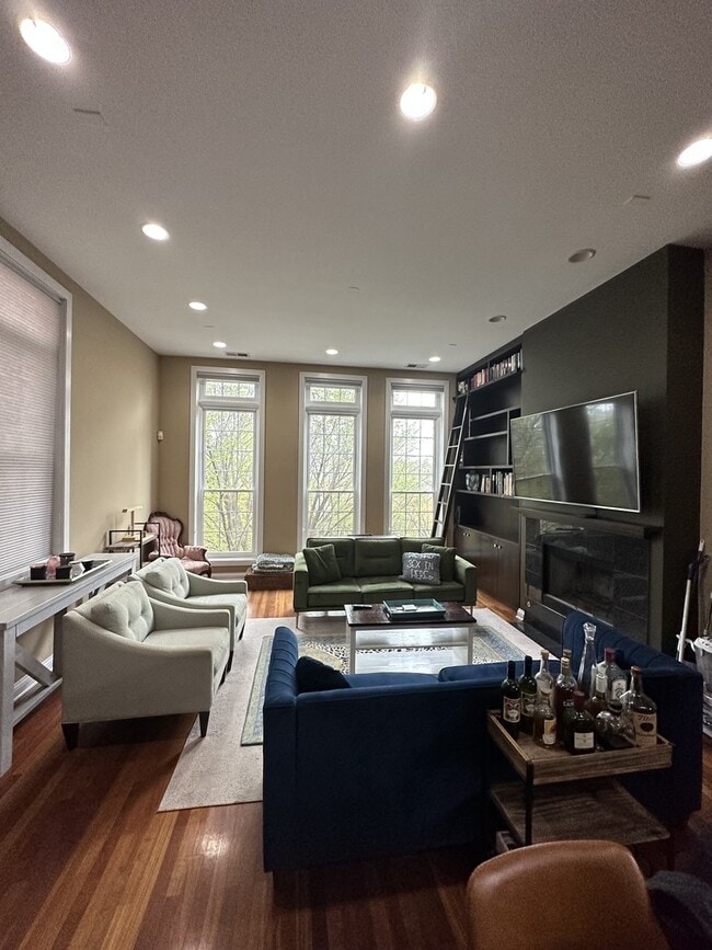 Photo - 1331 N Greenview Ave Unit 3