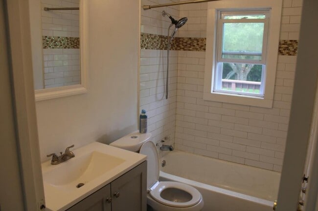 Photo - 254 Church St