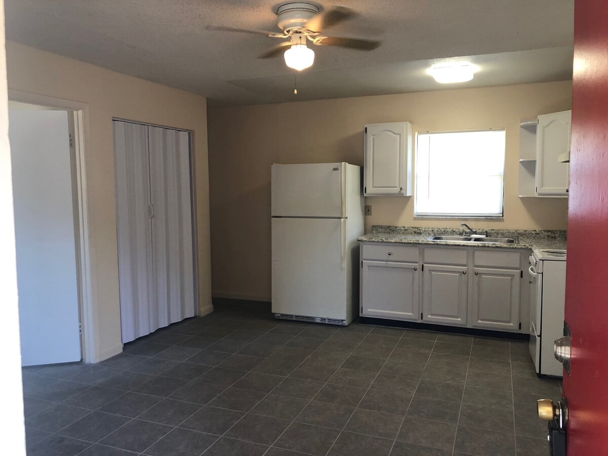 Photo - 2403 Everett St