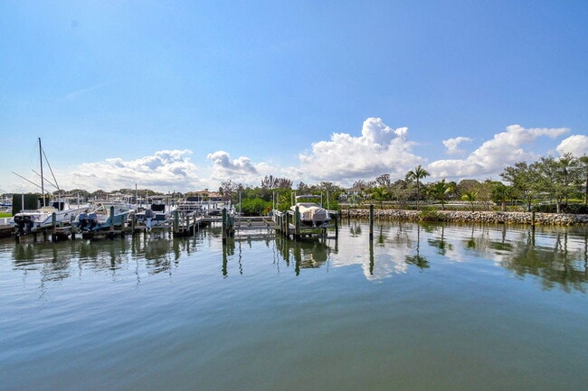 Building Photo - 318 Oak Harbour Dr Unit 318