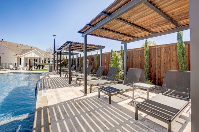 Building Photo - Carmel Villas