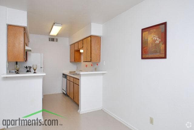 Dining Room - Hilltop Oaks Apartments