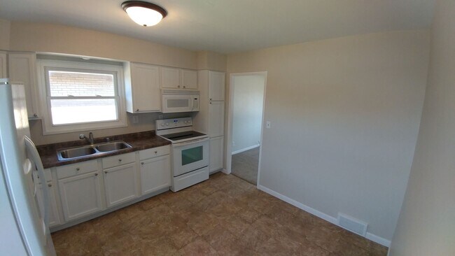 Photo - 3 Bedroom 1 Bath Adorable Cape Cod