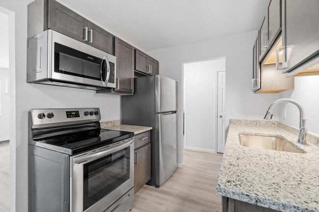 Cedar Square Apartments - Cedar Square Apartments