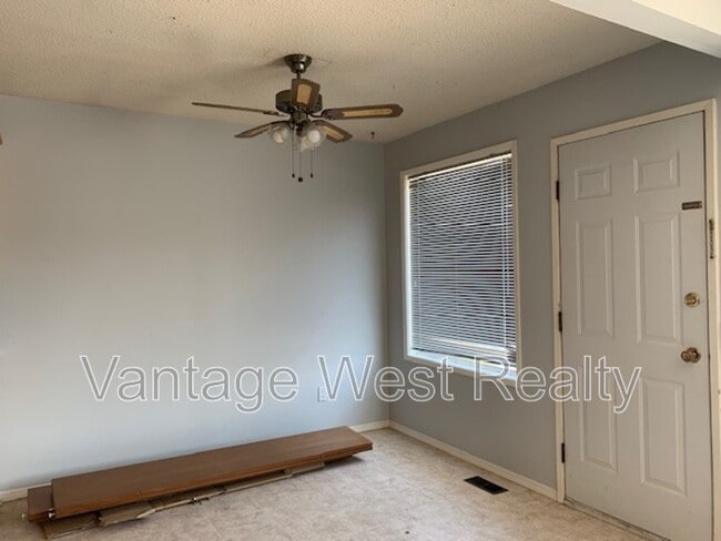 Photo - 815 Thompson Rd