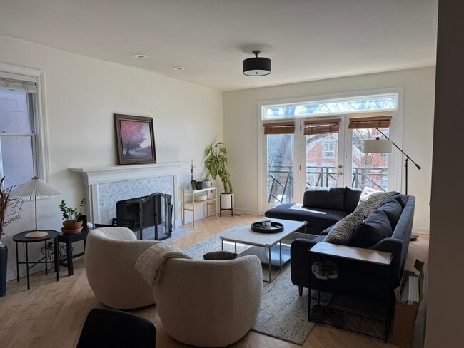 Building Photo - 2212 W Huron St Unit 2