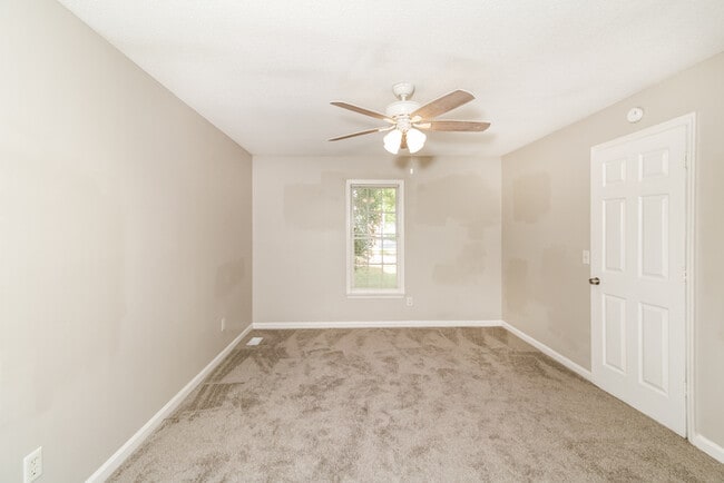 Photo - 229 Tamara Way