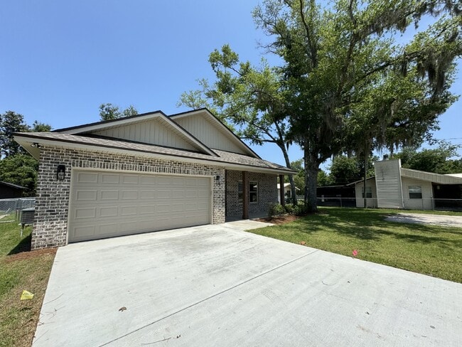 Photo - "Charming 4 Bed, 2 Bath Home with Granite ...