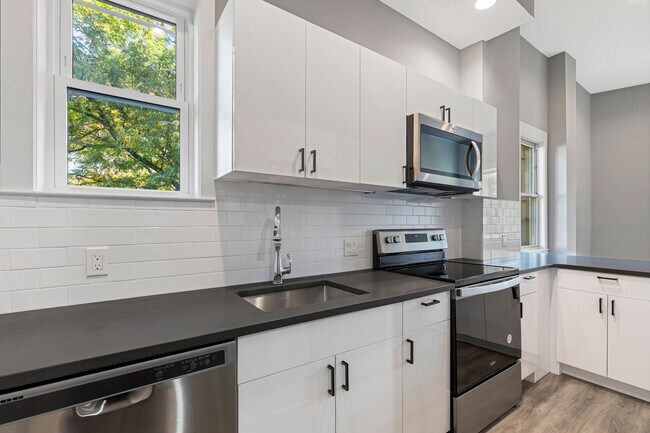 Photo - 47 Beekman Ave