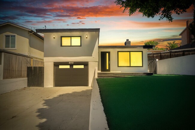 Photo - Updated three bed two bath house in Thousand Oaks with attached garage