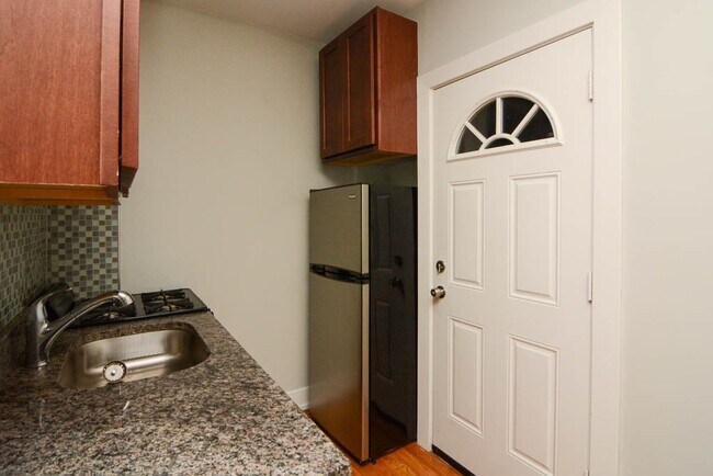 Photo - 2858 N Mildred Ave Unit R2