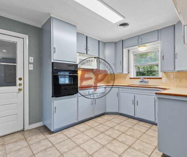 Photo - 605 Catalina Dr