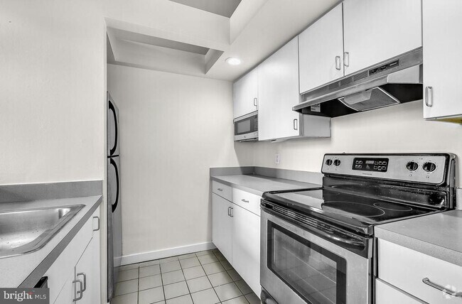 Building Photo - 303 Vine St Unit 204 Rental