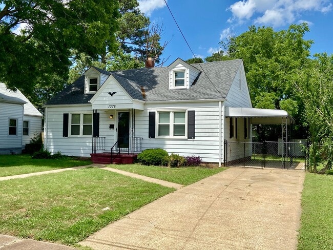 1376 E Norcova Dr