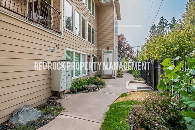 Photo - 215 S Chestnut St