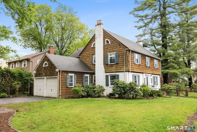 Photo - 400 N Quaker Ln