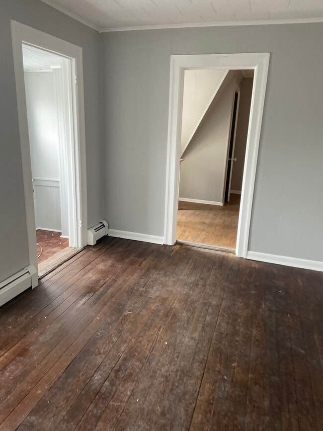 Building Photo - 107 Church St Unit Third Floor 2 Bedroom Apt