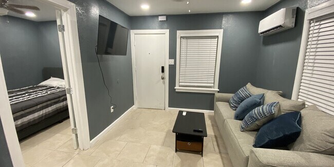 Photo - 235 W Robertson Rd Unit B