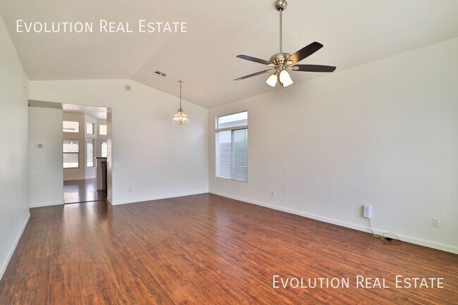 3226 E Sequoia Dr
