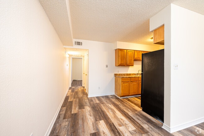 1BR, 1BA - 800SF - Dining Room - Courtney Heights Apartments