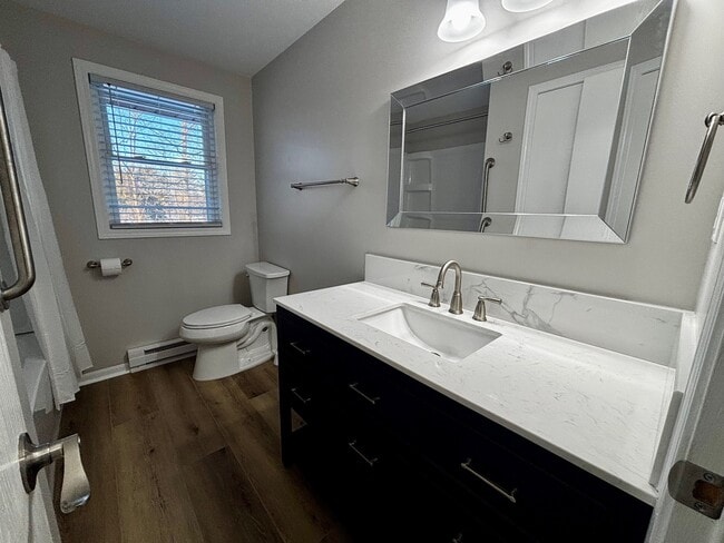 Photo - 981 Yale Ave