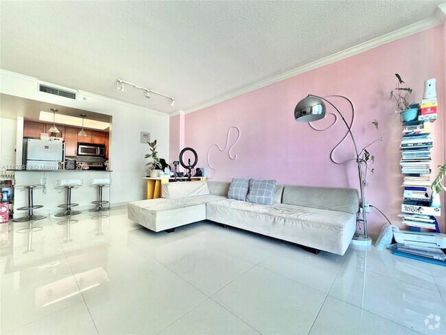 Building Photo - 2000 N Bayshore Dr Unit 906 Rental