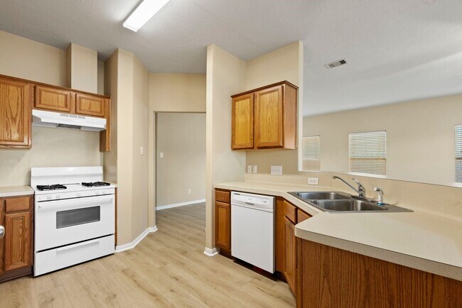 Photo - 32202 Anne Ln