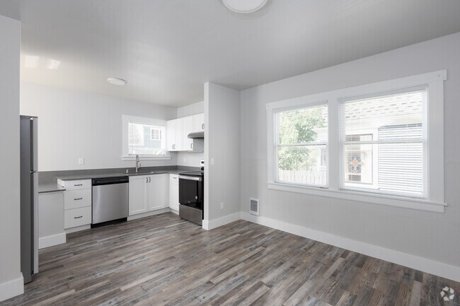 Unit 5 - Murray House Apartments