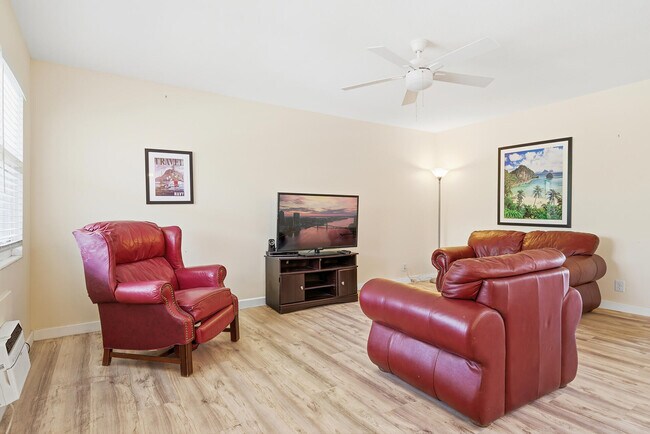 Photo - 142 Norwich F