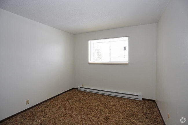 1BR, 1BA - End Apartment - Bedroom