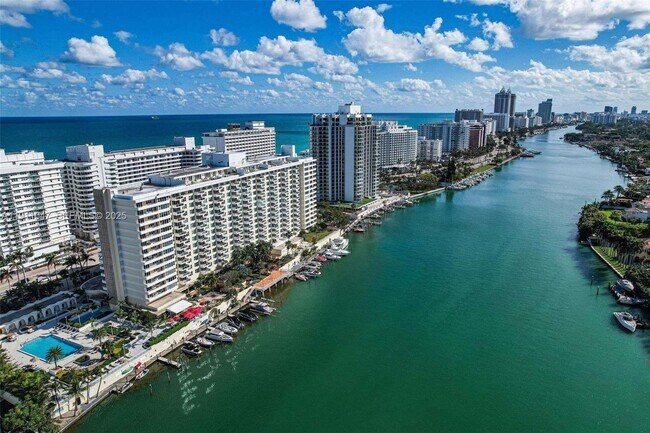 Building Photo - 5600 Collins Ave Unit 8A