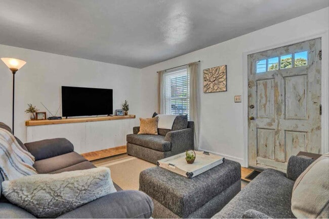 Photo - 439 Cedar Bluff Ave SE