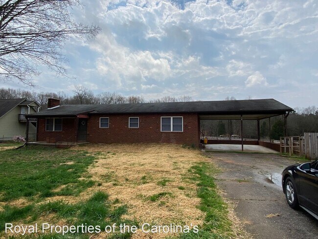 3 br, 1.5 bath House - 607 Old Mountain Rd - 3 br, 1.5 bath House - 607 Old Mountain Rd