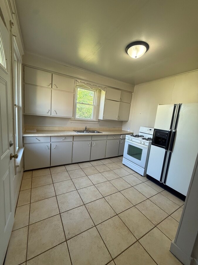 Photo - 718 18th St Unidad 718 1/2 18th street Rock Island, IL 61201