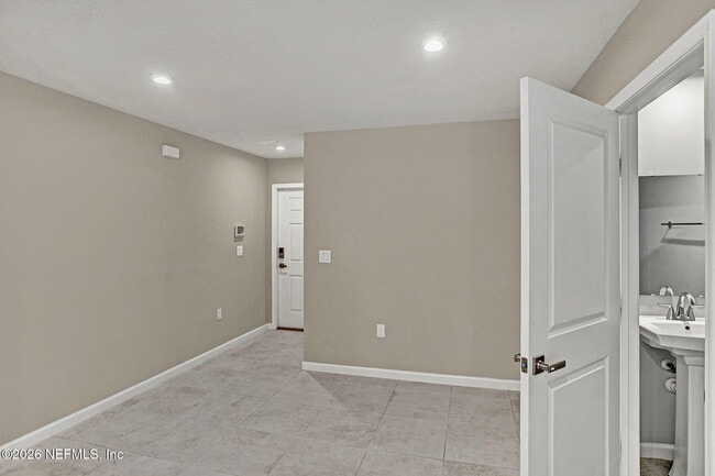 Photo - 1640 Kinsman Ave