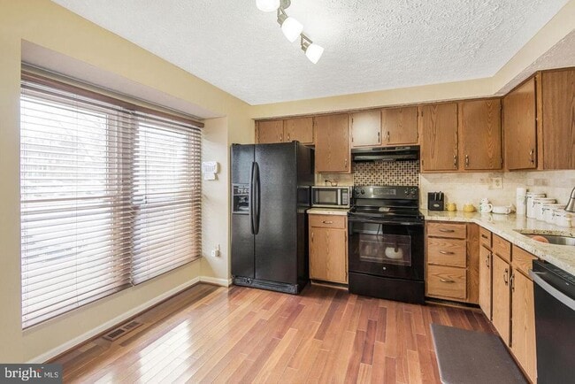 Photo - 6121 Cedar Wood Dr