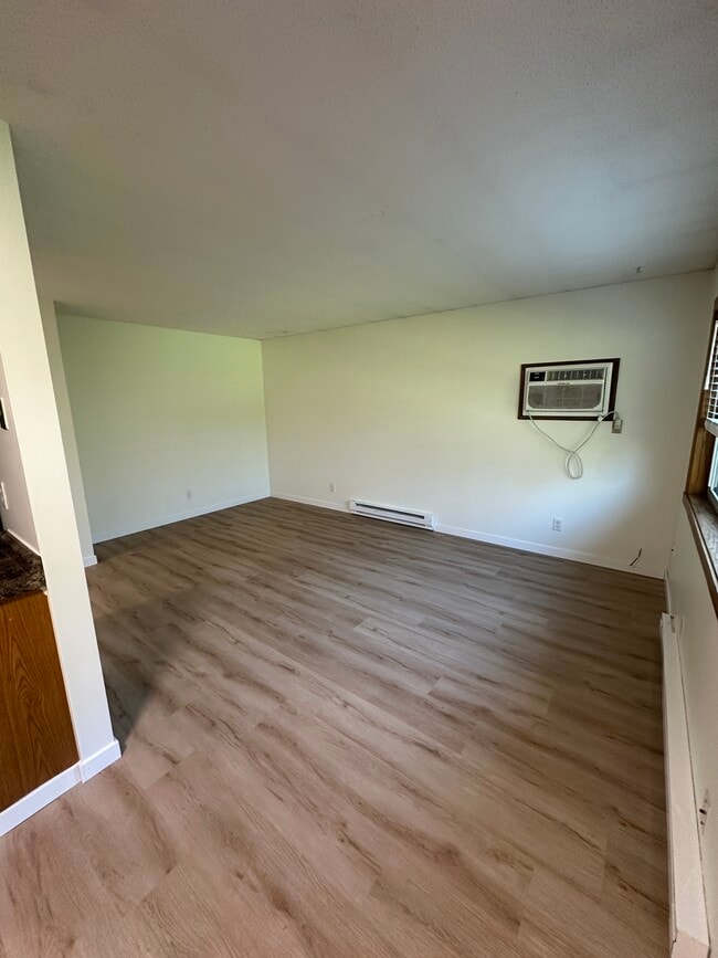 Photo - 201 6th St W Unit 4