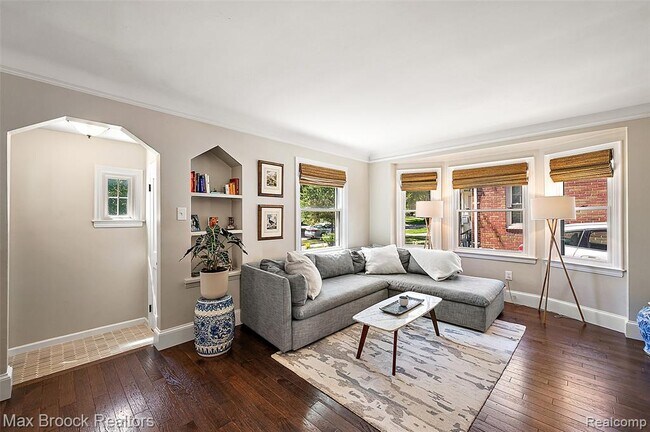 Photo - 4420 Elmwood Ave