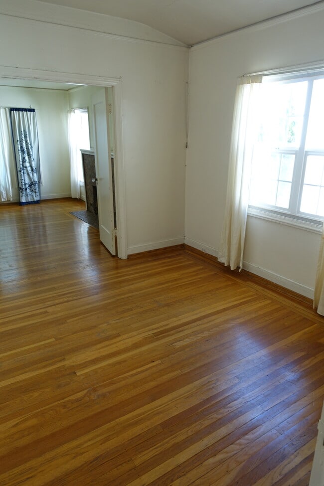 Photo - 2573 Virginia St