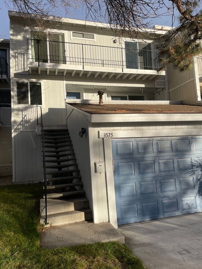 Photo - Cute 3 Bedroom Townhome close to UNR