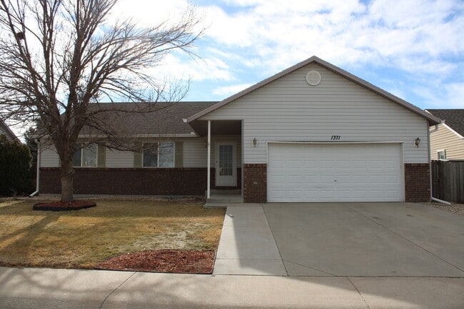 Spacious 5 Bedroom Home in Windsor - Spacious 5 Bedroom Home in Windsor