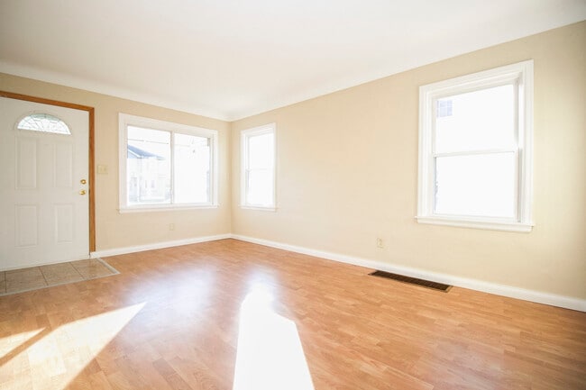 Photo - 2909 123rd St