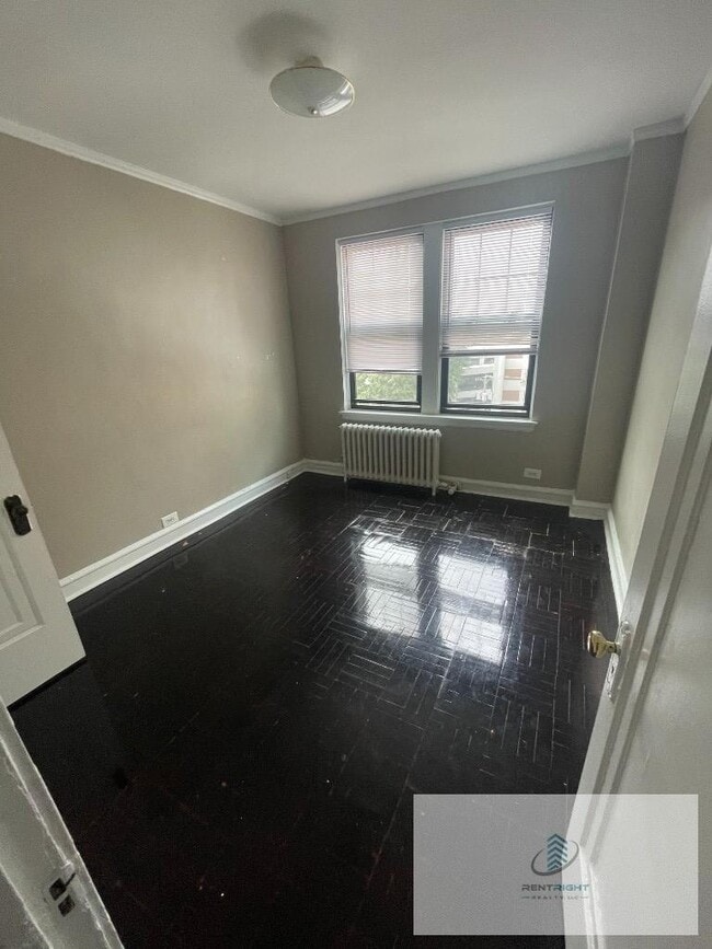 Building Photo - 1209 W Sherwin Ave Rental