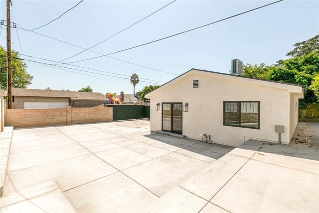 Building Photo - 10446 Woodley Ave Rental