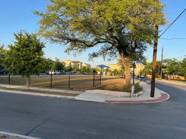 Photo - 605 Arthur St