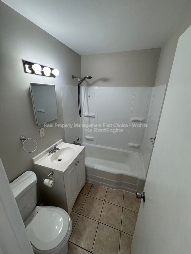 Photo - 1632 S Mission Rd