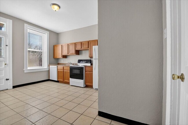 Photo - South Side Star Unit 6838 2F