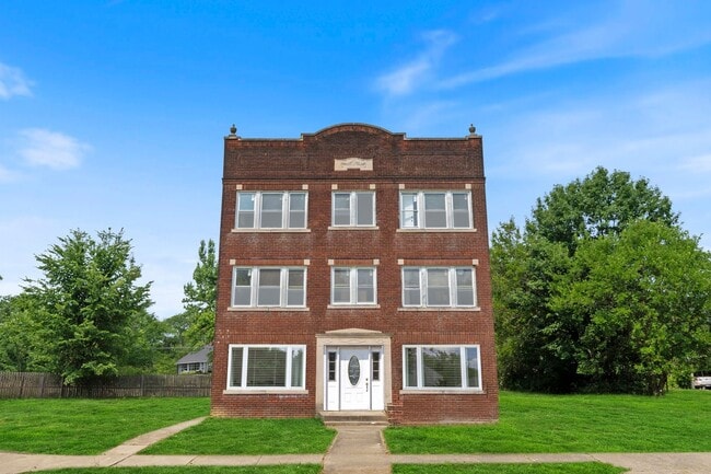Building Photo - 3328 E 149th St Unit East 149