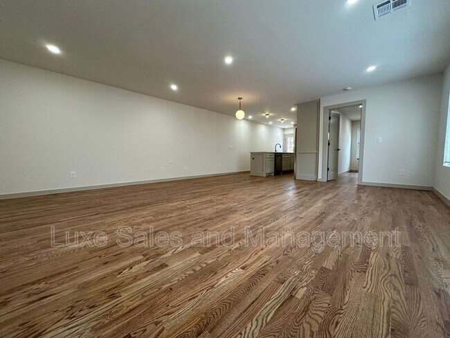 Photo - 911 NE 16th St